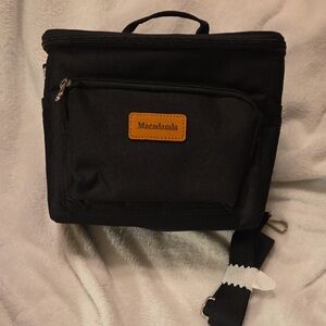 Black NWOT Unisex Insulated Lunch Bag w/crossbody Strap